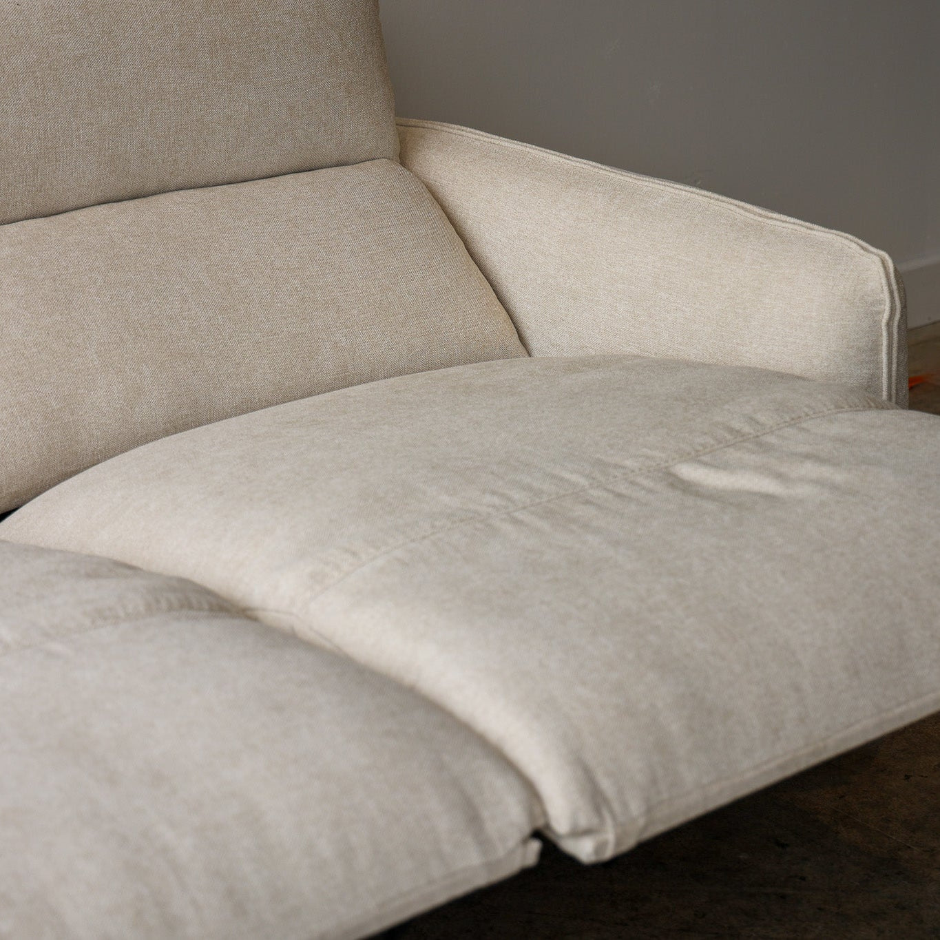The Addie Motion Reclining Sectional - 5 Piece + Console Configuration