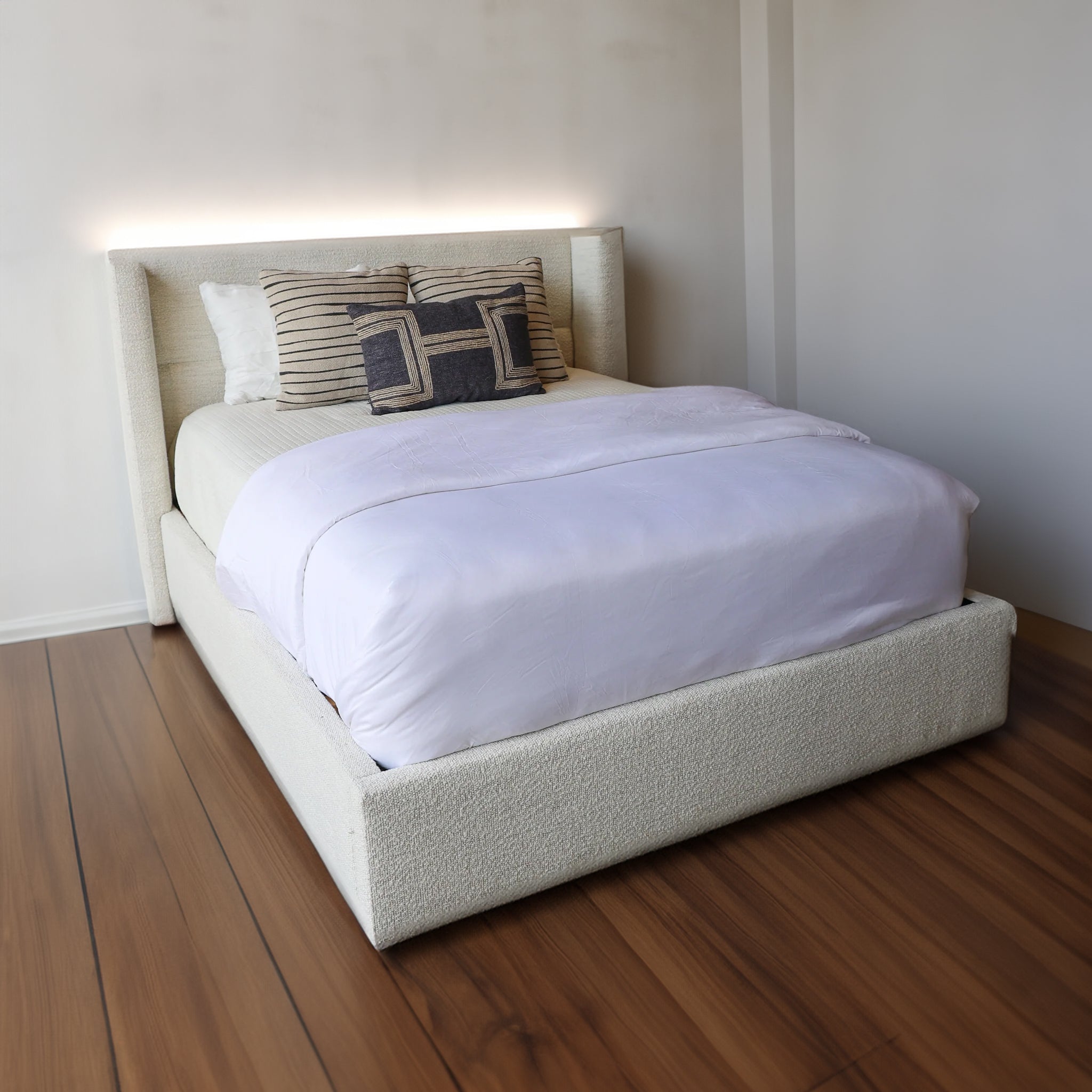 Brahms Boucle Bed