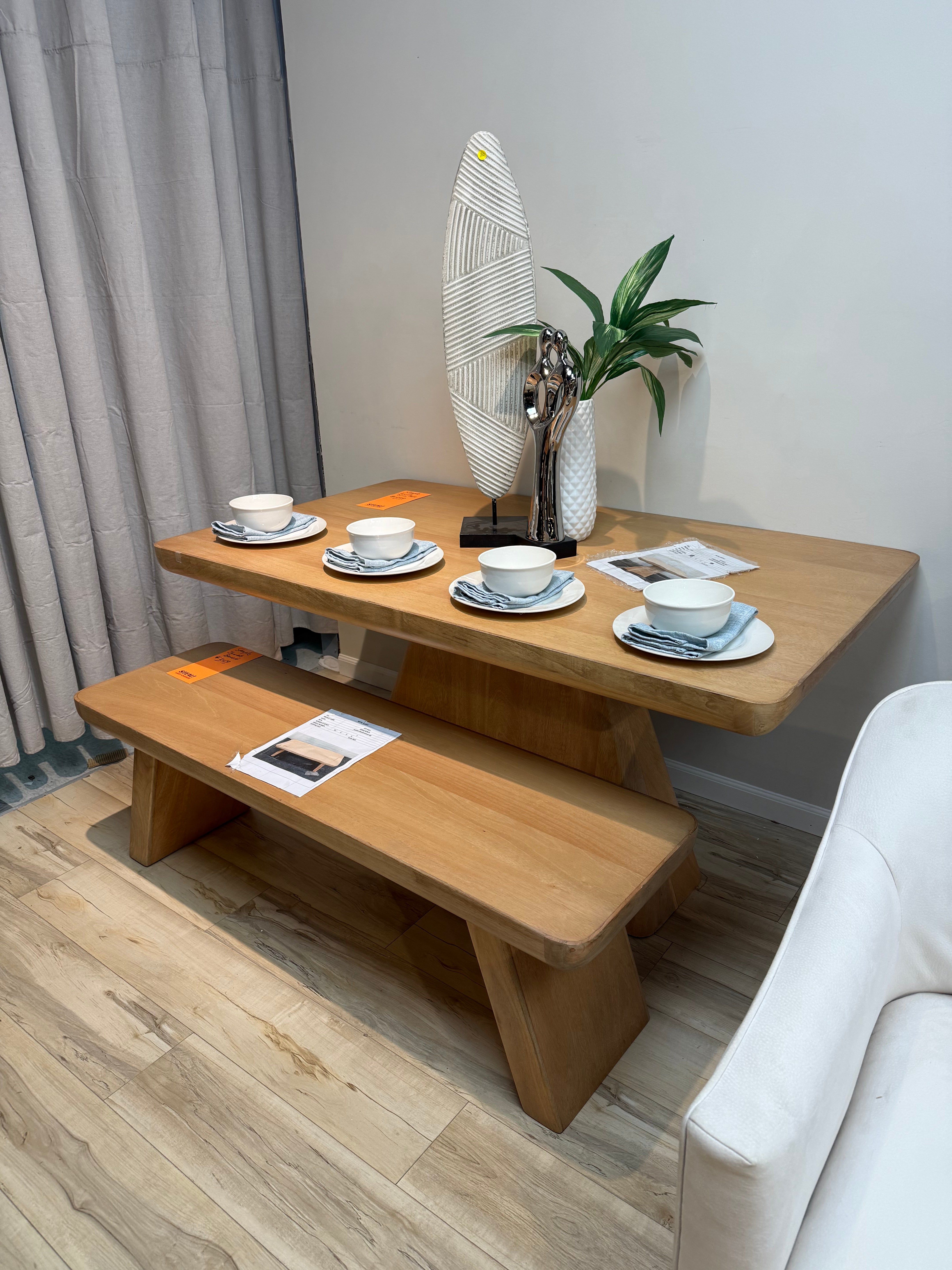 Auction: Sample Table + Bench