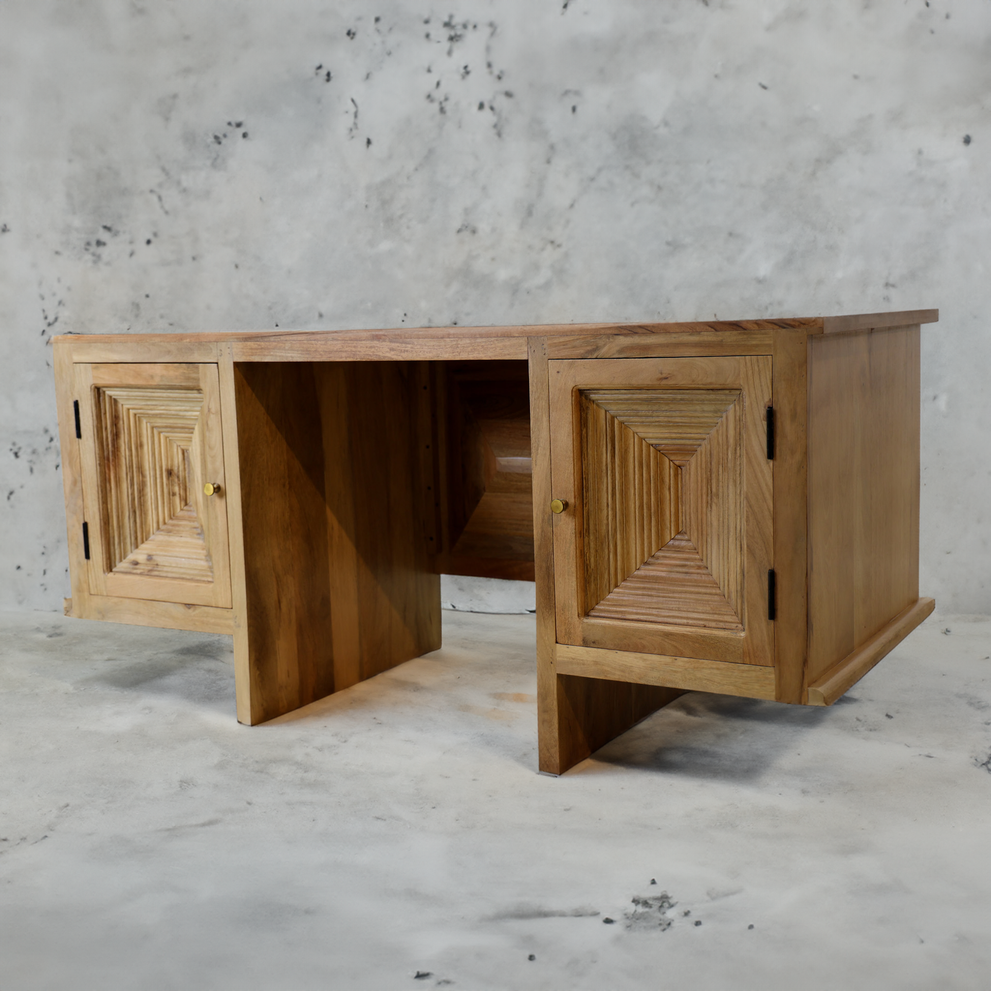 Patwin Desk