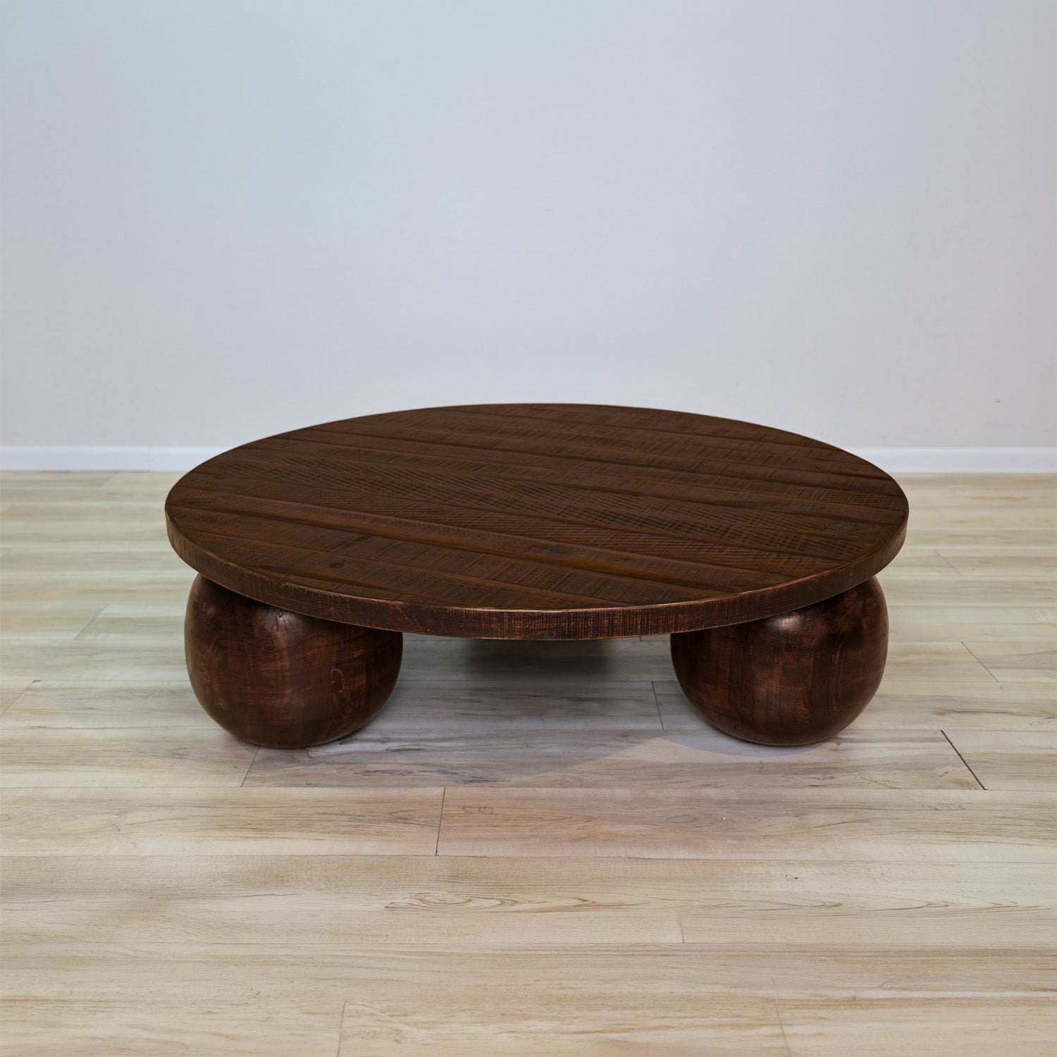 Fernandez round coffee table in solid Mexican pine with three spherical wood ball feet, living room