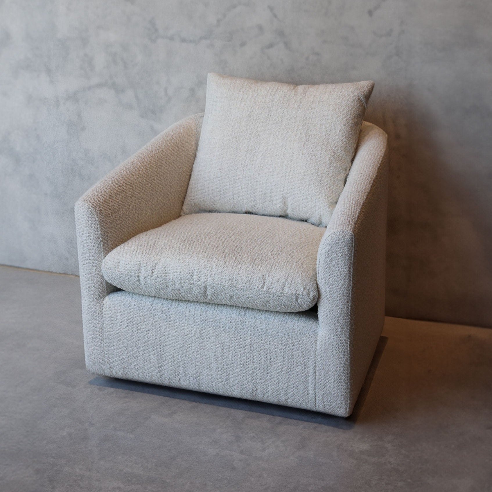 Lola Swivel Chair